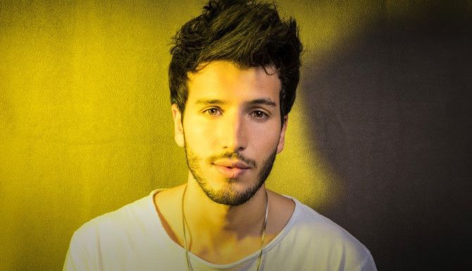 ¡QUE SUSTO! Sebastian Yatra sufre accidente en su estudio (VIDEO)