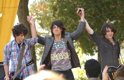 ¡IMPERDIBLE! Los Jonas Brothers reviven Camp Rock en Tik Tok (VIDEO)