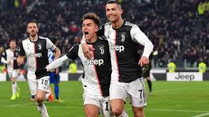 ¡IMPERDIBLE! El beso entre CR7 y Dybala enloqueció las redes (VIDEO)