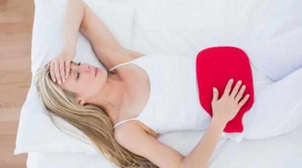 ¿Los cólicos menstruales te tumban? Sigue estas recomendaciones para sentirte bien