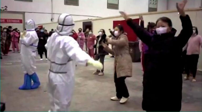 ¡Se niegan a morir! Pacientes con Covid-19 bailan para levantar los ánimos.