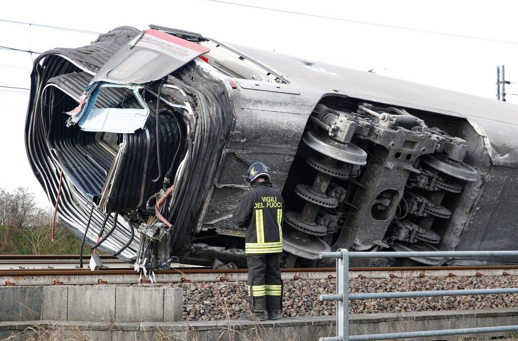 ¡Su último viaje! Dos maquinistas muertos y cerca de 30 heridos por accidente de tren en Italia
