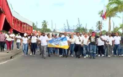 Segundo día de protestas en Colón deja detenciones y un policía herido