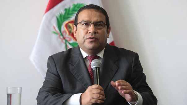 Premier Otárola se presentó en la Fiscalía para reponder por supuesto delito de genocidio
