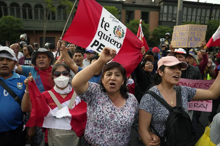 Partido «Somos Perú» pide convocar elecciones inmediatas: «El país sigue convulsionando»