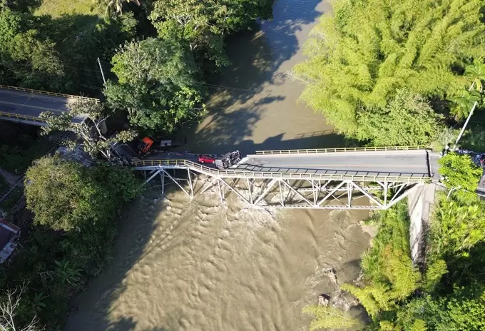 Fiscalía colombiana ordena buscar responsabilidad sobre el desplome del  puente sobre el río La Vieja