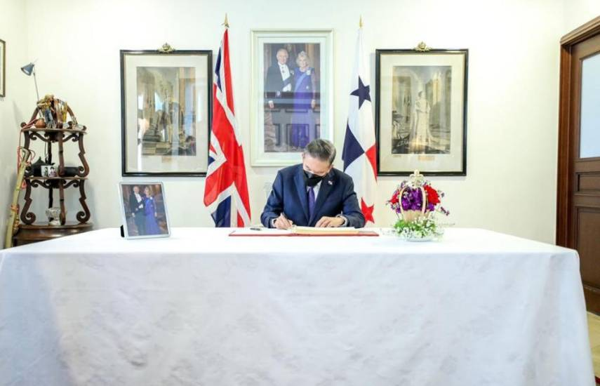 Presidente panameño firmó felicitación por Coronación del rey Carlos III