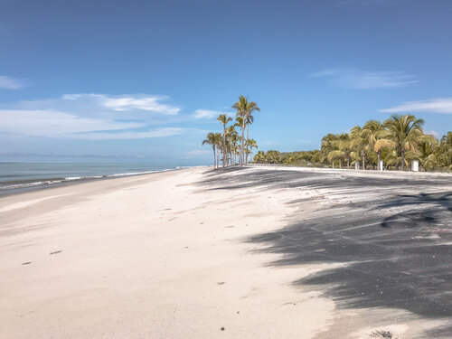 Autoridades panameñas capturaron a 25 personas por extracción ilegal de arena de playa