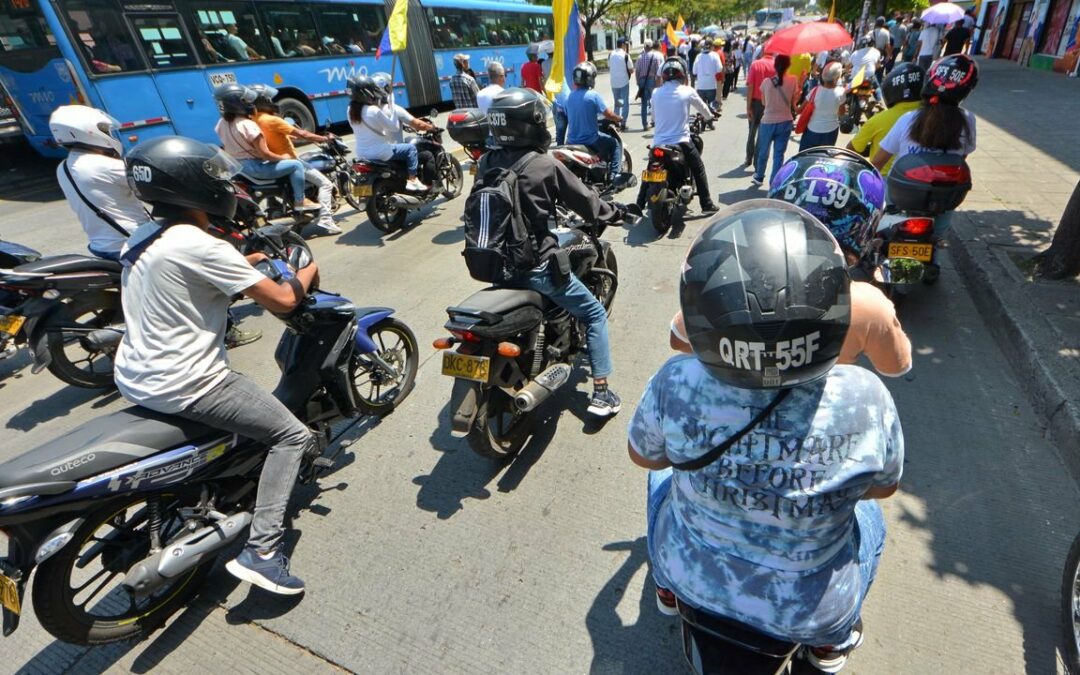 Protestan en Colombia por aumento del precio de la gasolina