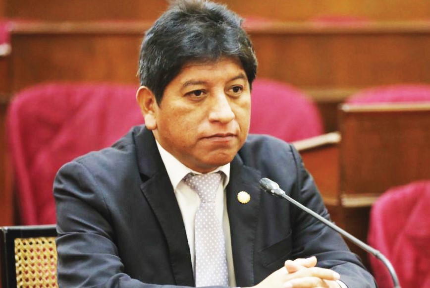 Defensor del Pueblo de Perú confirmó que pidió la renuncia de sus funcionarios