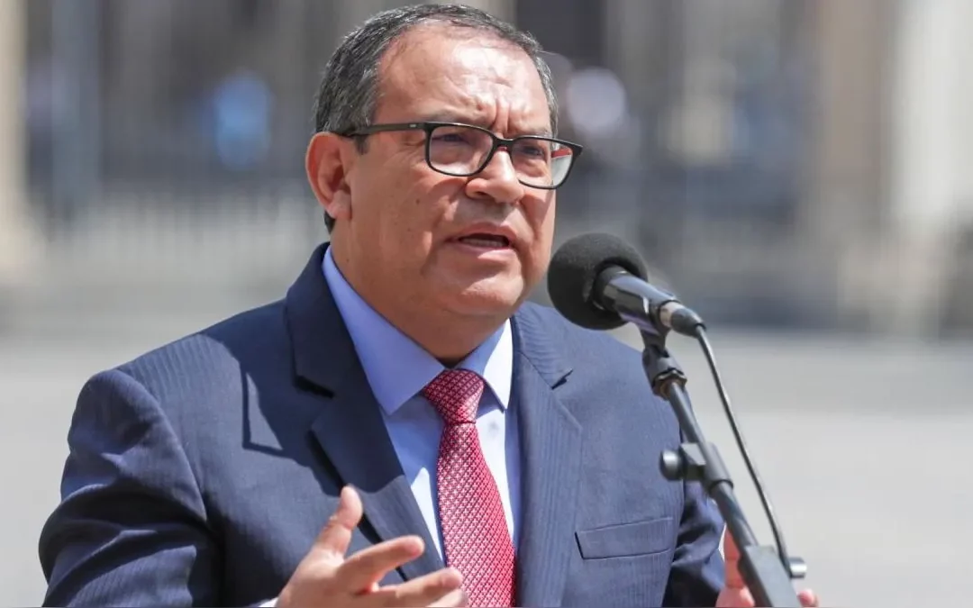 Presidenta de Perú ordenó el retorno inmediato de su primer ministro