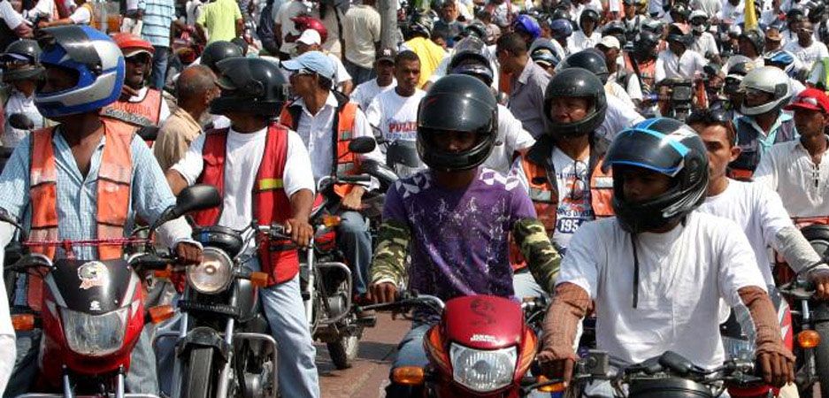 Cartageneros prefieren usar la moto como medio de transporte