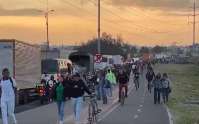 Camioneros bogoteños bloquearon la ciudad por falta de diésel