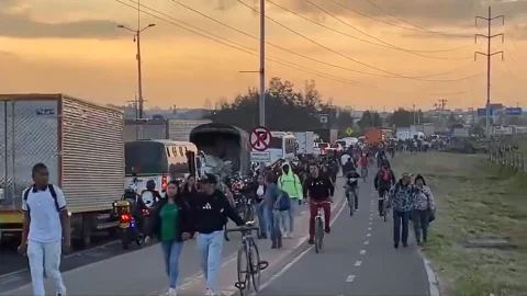 Camioneros bogoteños bloquearon la ciudad por falta de diésel